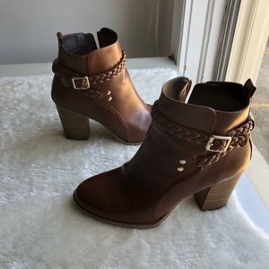 NWOT American eagle faux leather booties w/heel